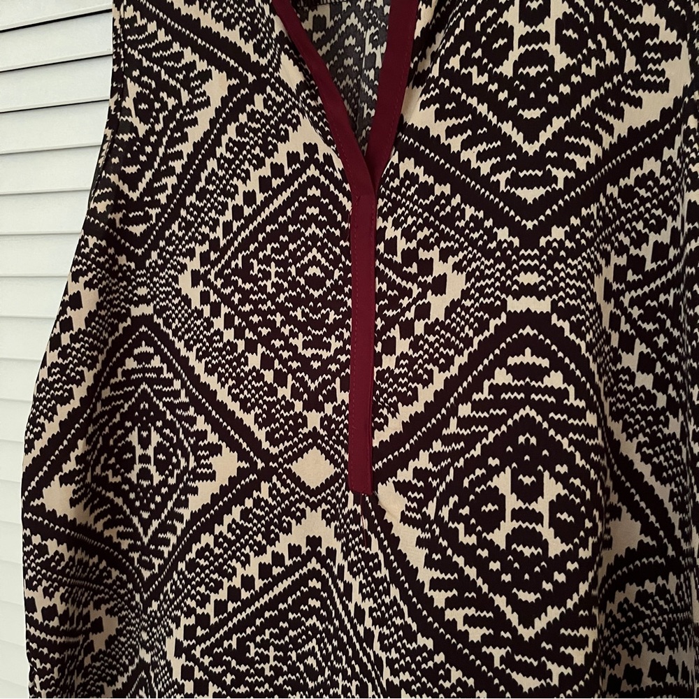 Alya Geometric Sleeveless Top | Size M | Black, Tan, and Burgundy